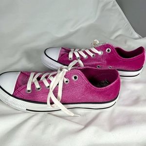 New in Box Converse All Star Low Tops Women’s Pink Velvet Shoes